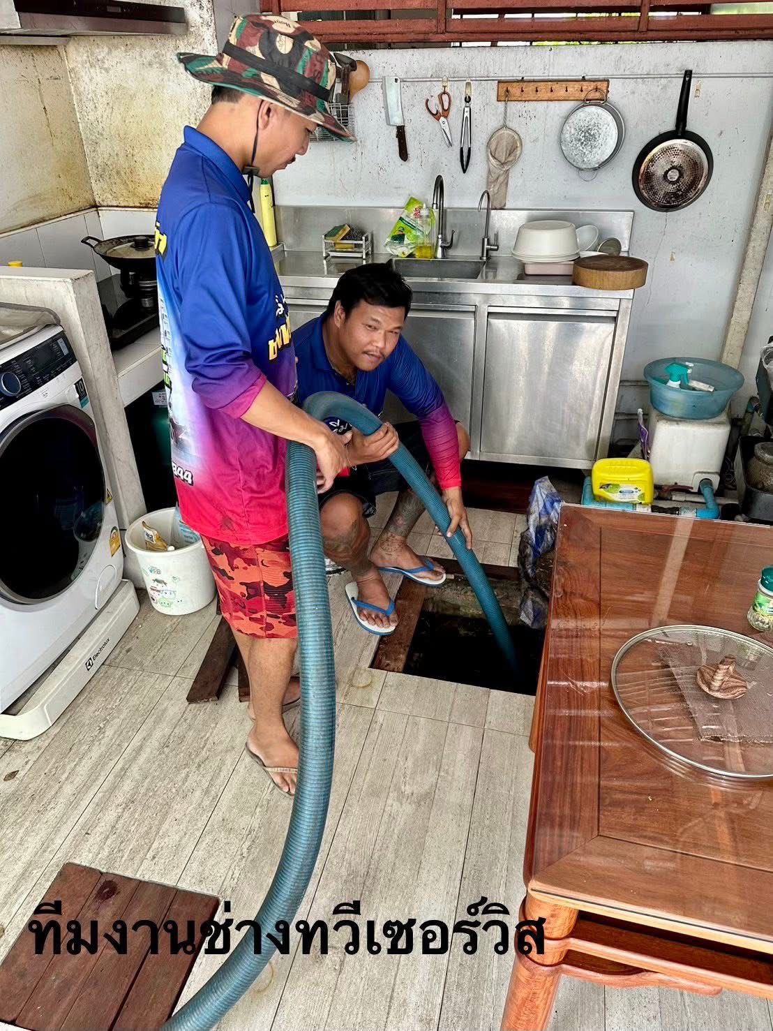 32 - https://ดูดส้วมช่างทวี.com | ช่างทวี บริการรถดูดส้วม สูบส้วม สูบไขมัน เร่งด่วน 24 ชม. ทั่วกรุงเทพฯ และปริมณฑล ทีมงานมืออาชีพประสบการณ์กว่า 10 ปี แก้ตรงจุด ไม่ต้องทุบรื้อ ราคาเป็นกันเอง