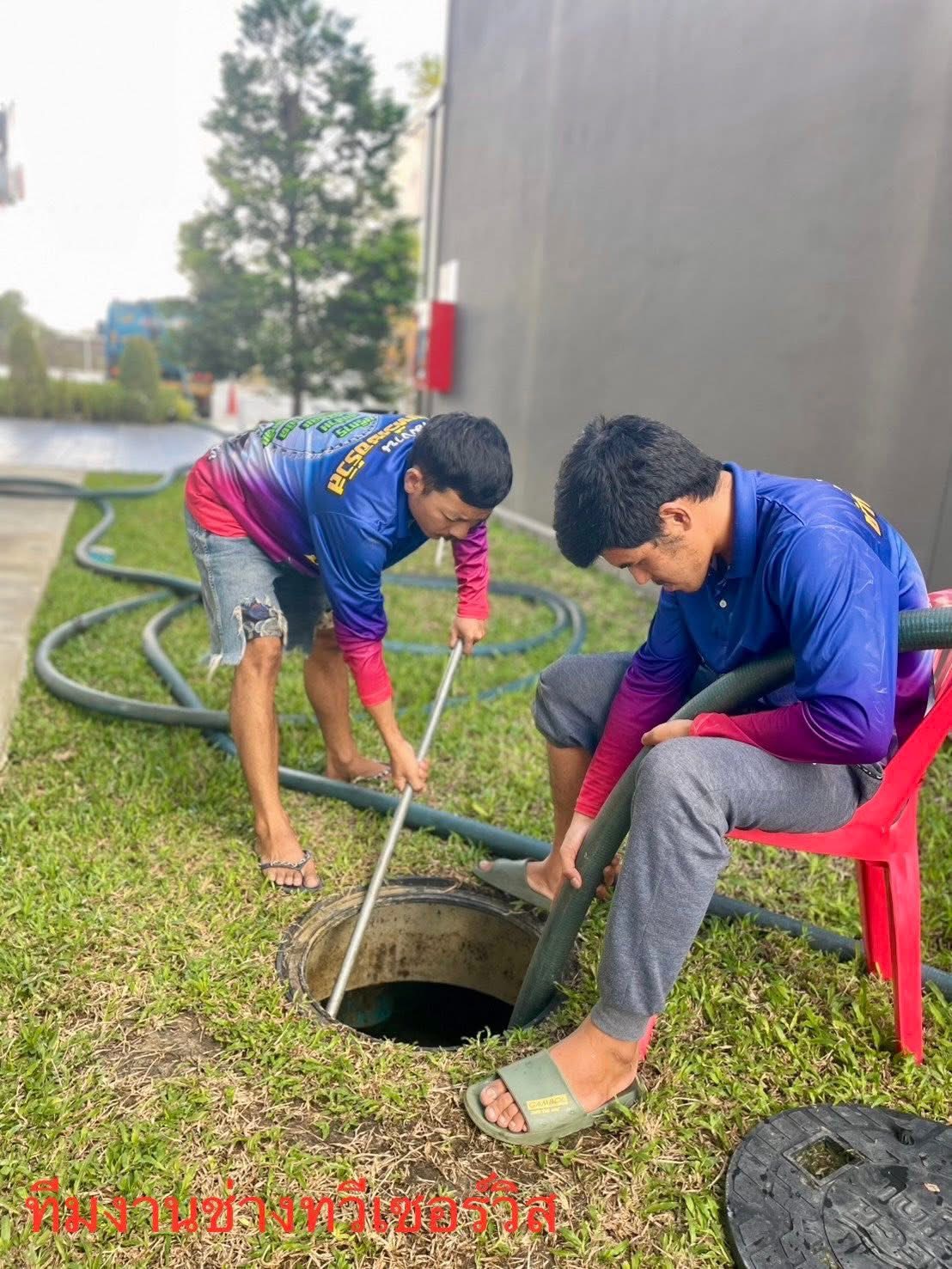 63 - https://ดูดส้วมช่างทวี.com | ช่างทวี บริการรถดูดส้วม สูบส้วม สูบไขมัน เร่งด่วน 24 ชม. ทั่วกรุงเทพฯ และปริมณฑล ทีมงานมืออาชีพประสบการณ์กว่า 10 ปี แก้ตรงจุด ไม่ต้องทุบรื้อ ราคาเป็นกันเอง